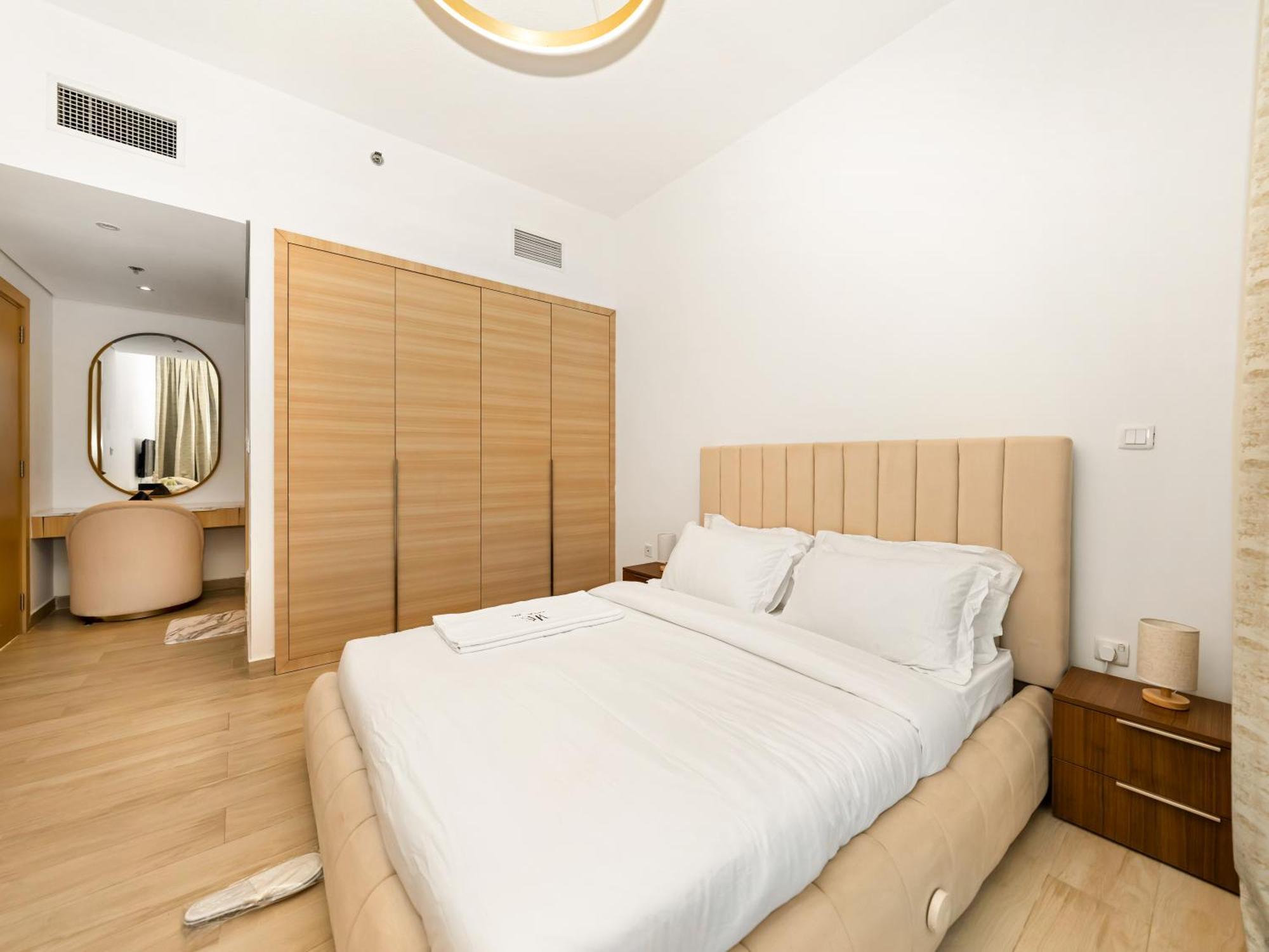 1 Bedroom Five Jvc View