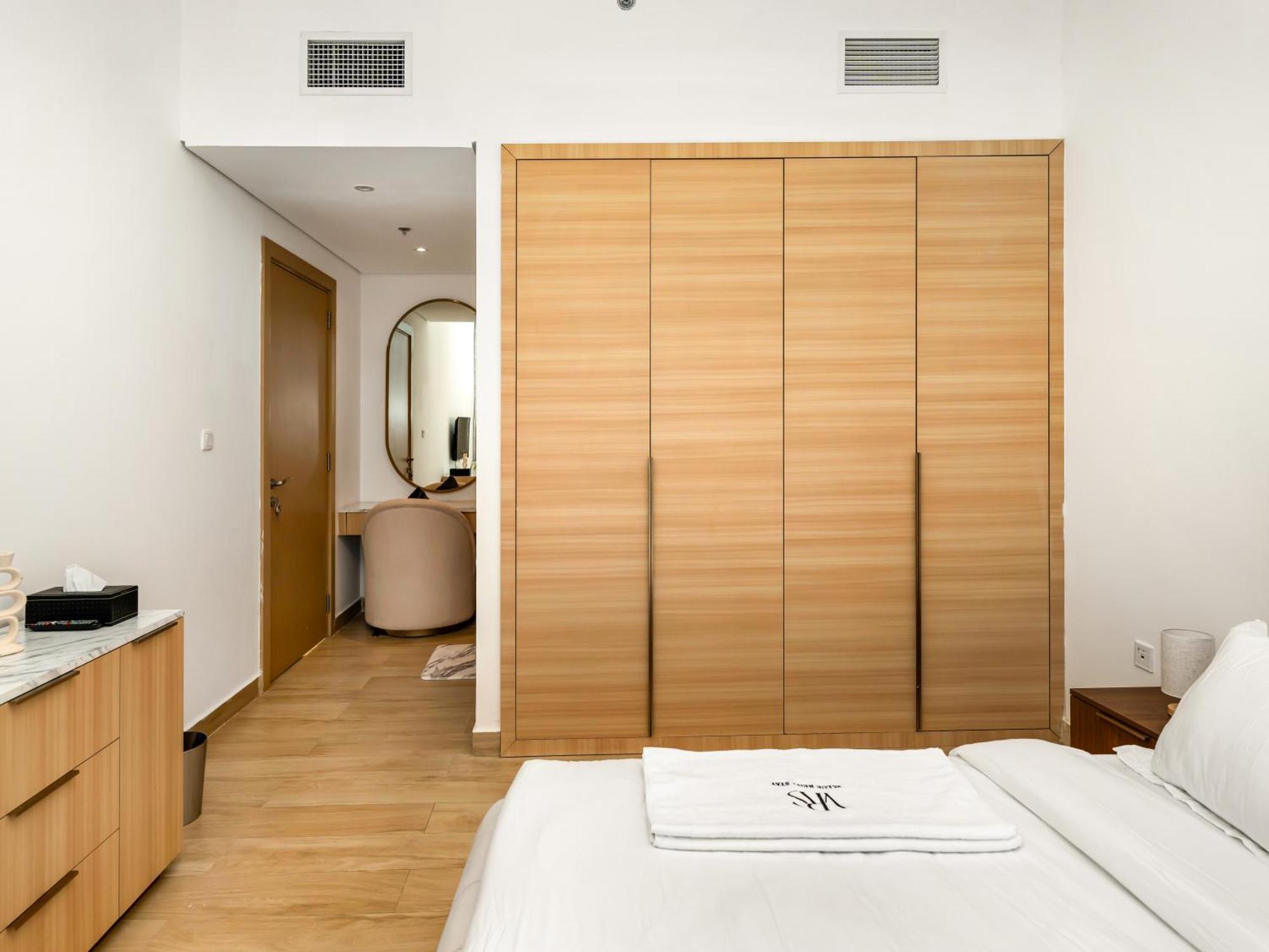 1 Bedroom Five Jvc View Апартаменты