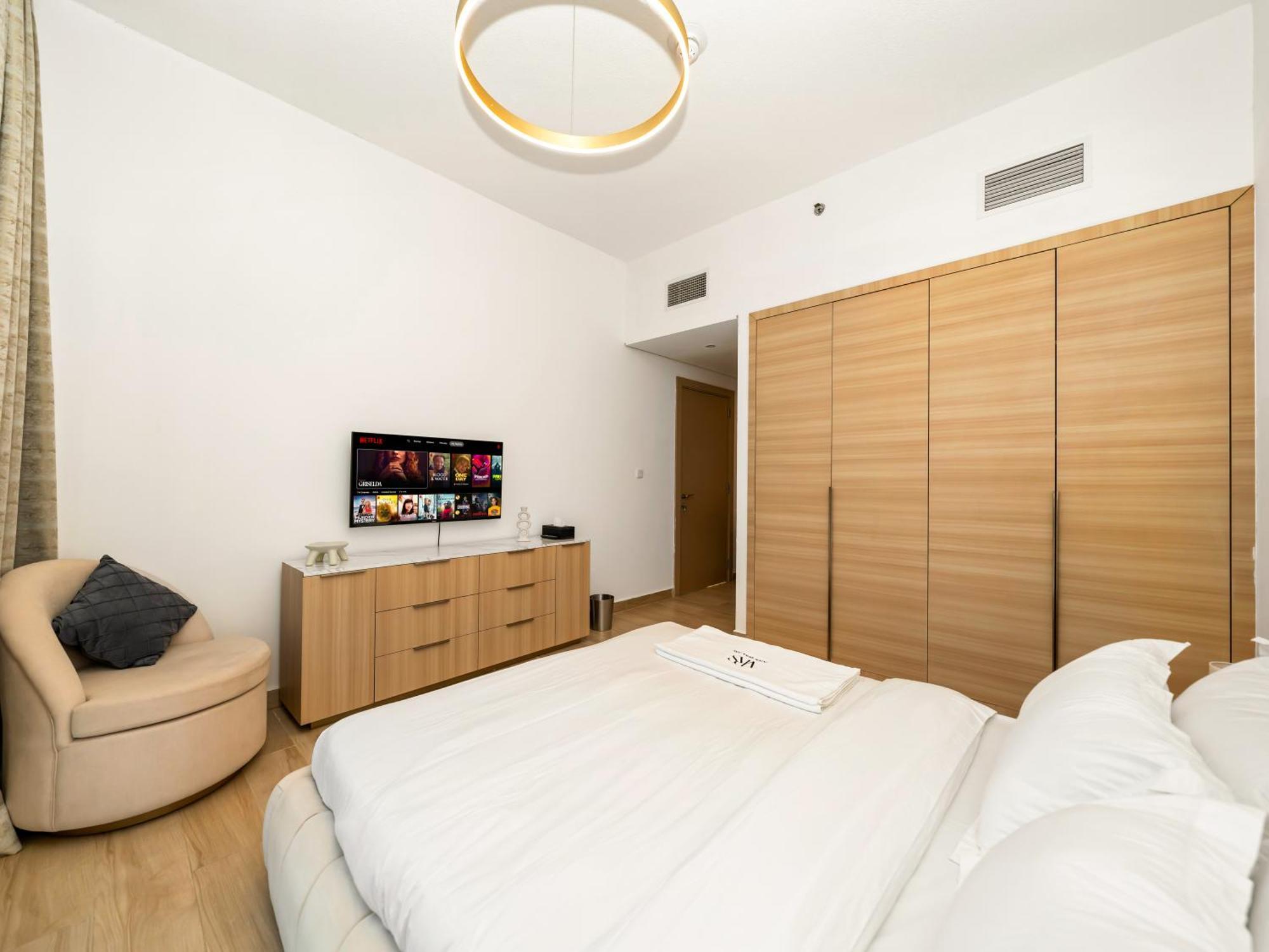 1 Bedroom Five Jvc View